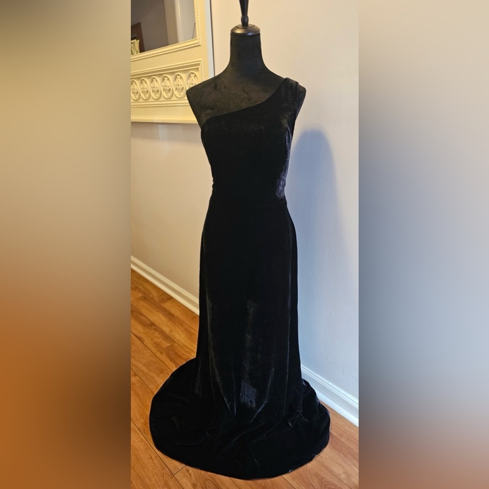 Black Velvet One Shoulder Gown